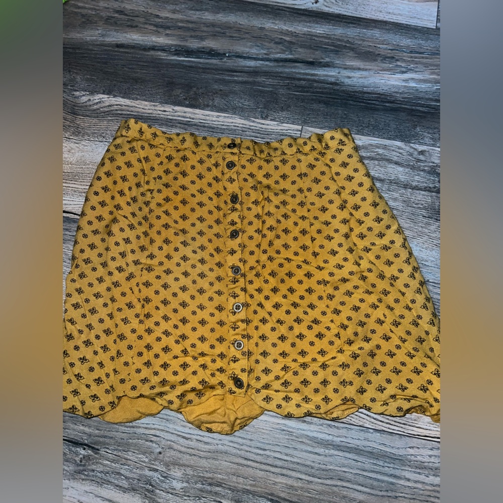 Yellow pattern skirt